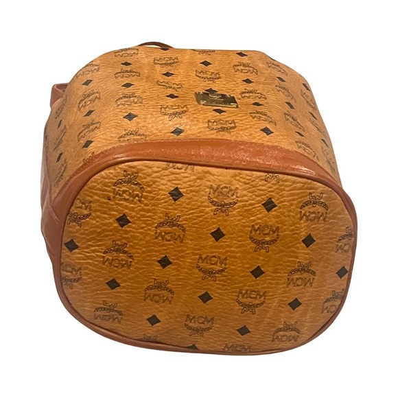 ❌SOLD❌Authentic MCM Monogram Bucket Bag- Large - Picture 13 of 17
